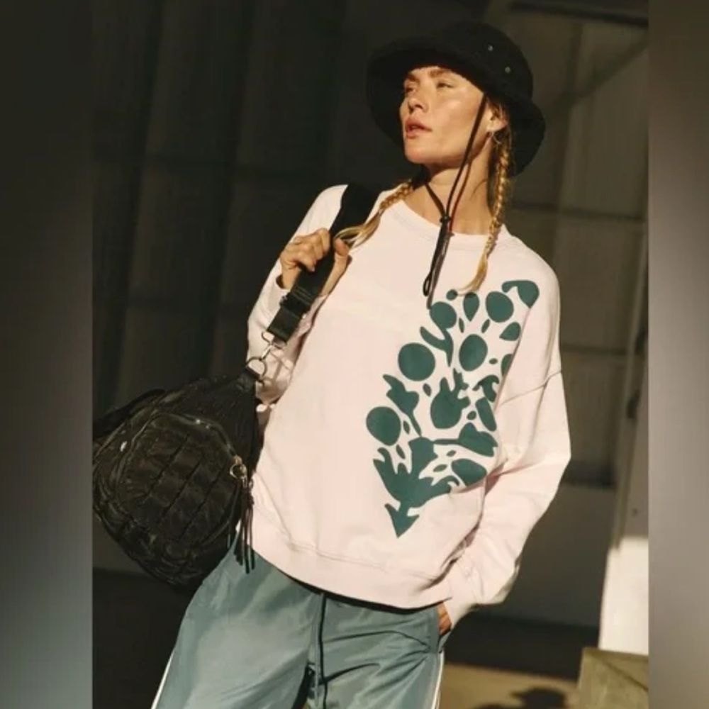 Free People FP Movement All Star Buti Logo Pullover sweatshirt.